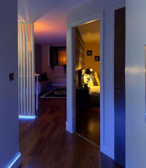 Cosy City Centre Apartment with Parking